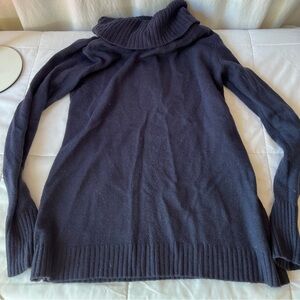 Gap Women’s Navy blue sweater turtleneck